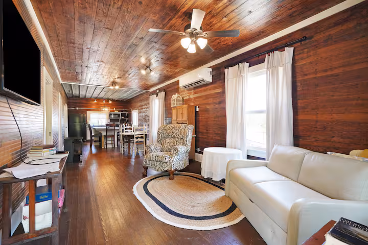 Trailway House
