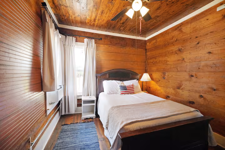 Trailway House