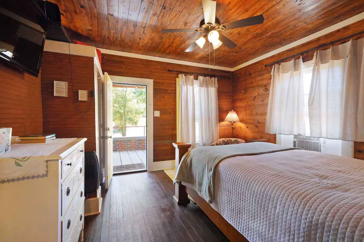 Trailway House